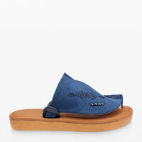 حذاء شرقي شامواه مطرز أزرق - صورة جانبية