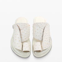 حذاء شرقي فلات جلد نعام أبيض - صورة امامية