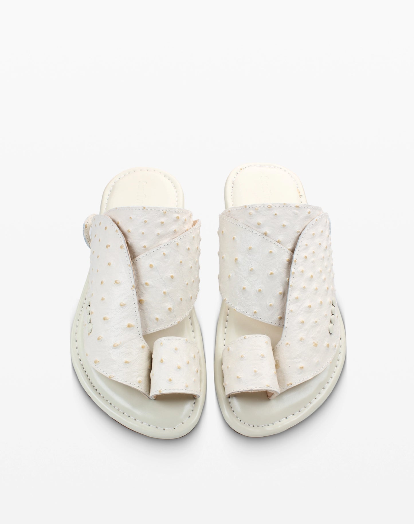 حذاء شرقي فلات جلد نعام أبيض - صورة امامية
